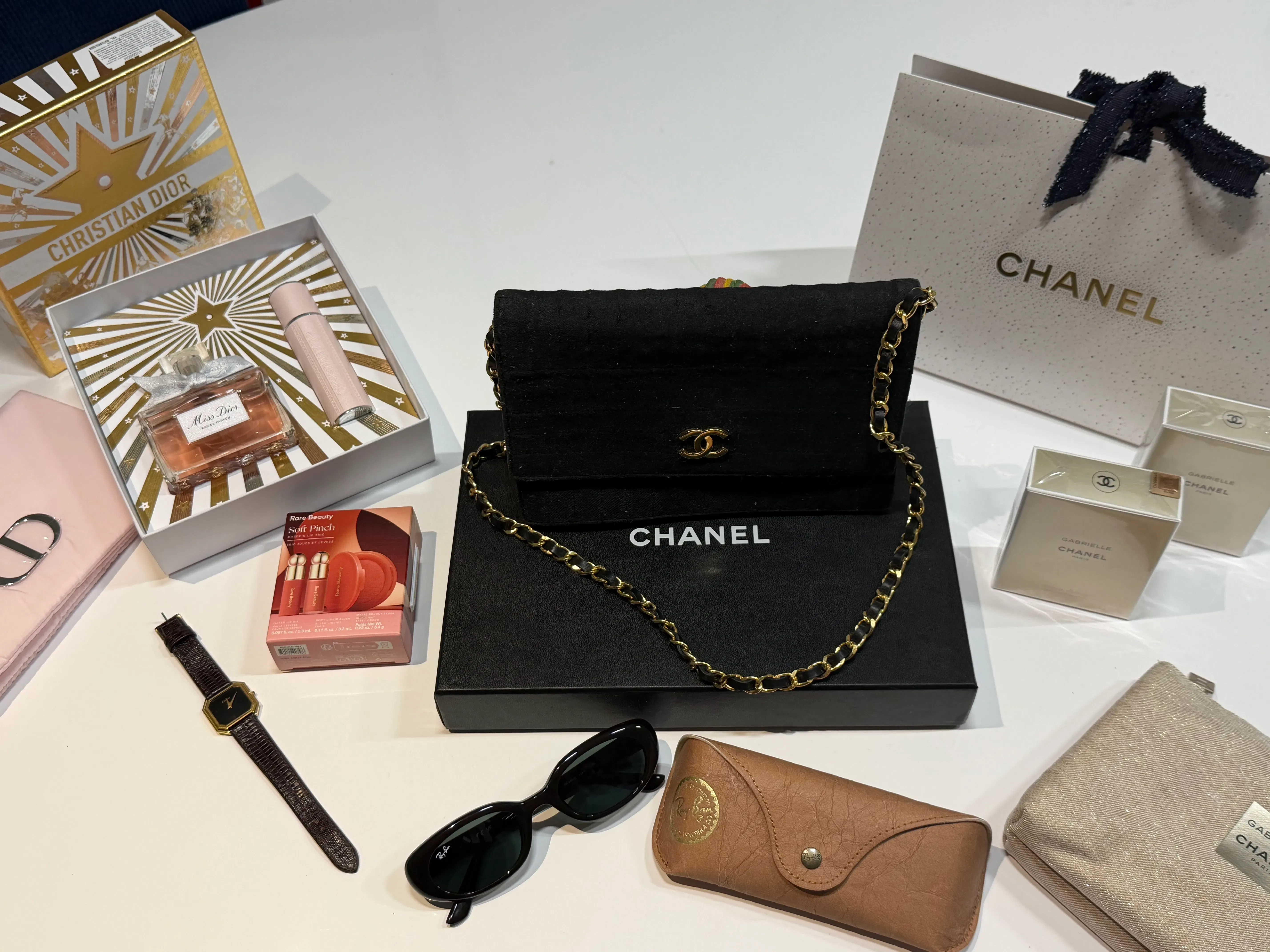 O Sonho Começa com Chanel… mas não para por aí Relógio Cartier(para maior compradora) + outros prêmios incríveis
